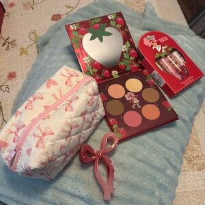 NWT beauty set strawberry shortcake